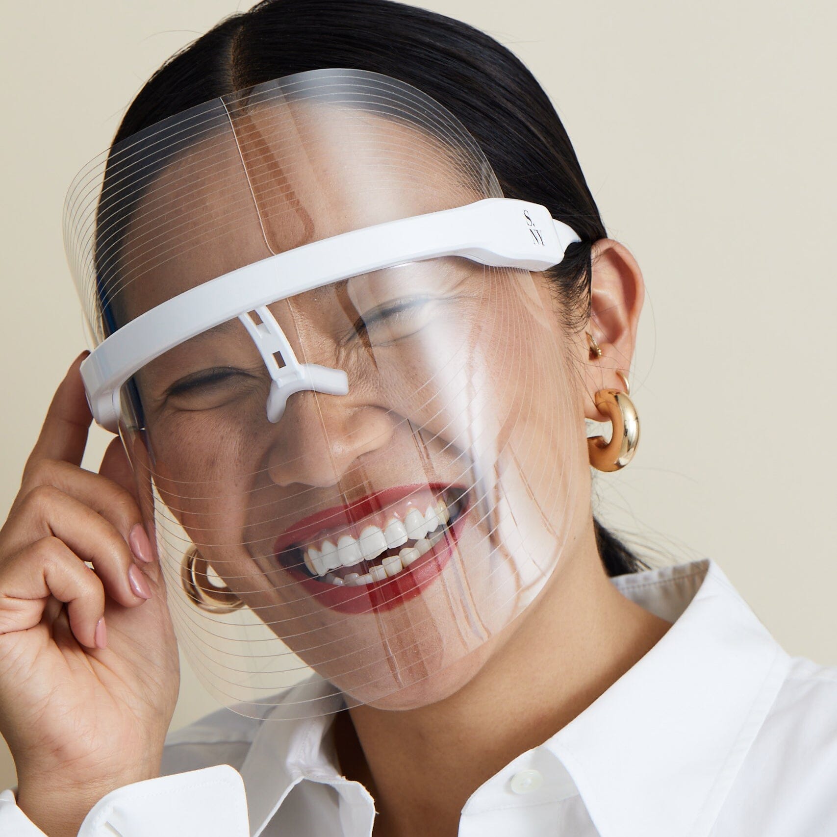 Solaris Laboratories NY How To Glow 4 Color LED Light Therapy Mask Solaris Laboratories NY Shop at Exclusive Beauty