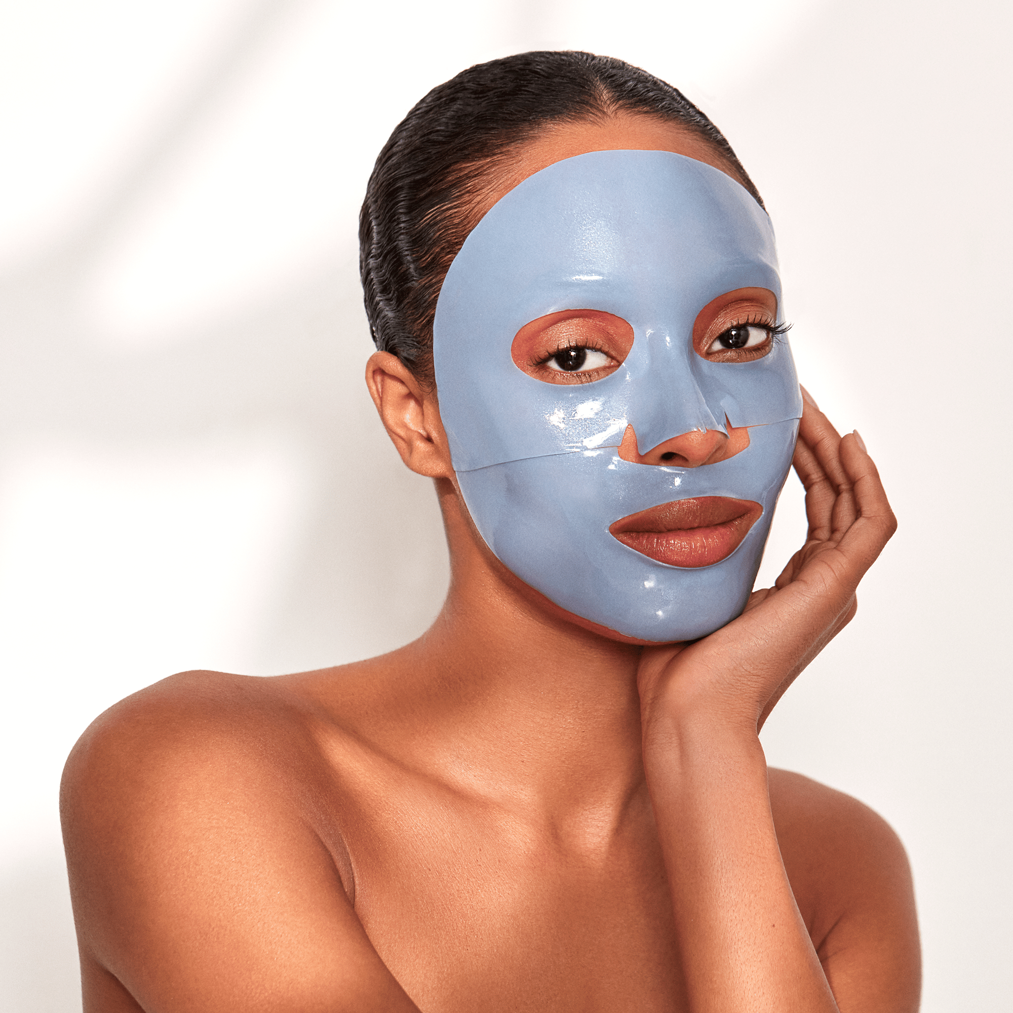 111SKIN Cryo De-Puffing Facial Mask available at Exclusive Beauty Club. Targets puffiness and dullness in the skin.