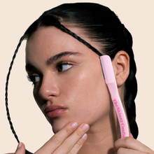 Cargar imagen en el visor de galería, The Skinny Confidential Hot Shave Razor Model Shop At Exclusive Beauty
