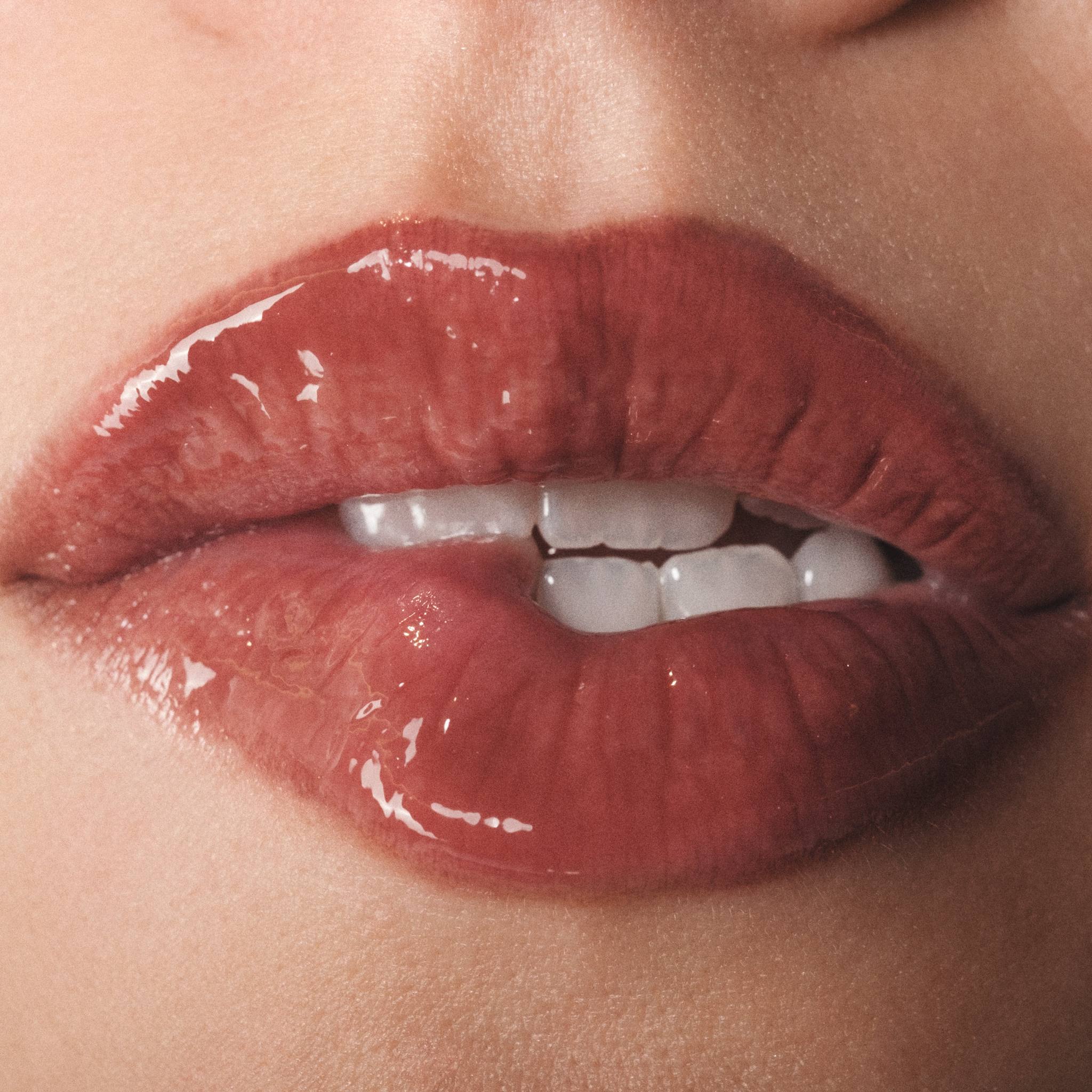 Closeup of glossy deep rose brown lips wearing Anfisa Skin AN-Gloss Ceramide Lip Tint Spice Cake 7