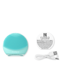 Foreo Luna 4 play mint device with USB charging cable and manual 3
