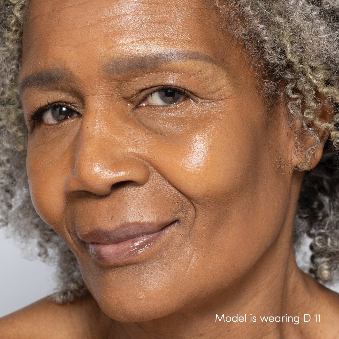 Jane Iredale Skintuition Liquid Concealer D11 - dark with gold undertones worn on model with glowing skin 3