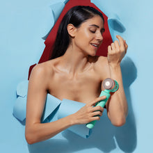 Carregar imagem no visualizador da Galeria, FOREO PEACH™ 2 in Mint Advanced IPL Hair Removal Device Model Shop FOREO At Exclusive Beauty

