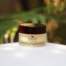 Bild in Galerie-Viewer laden, Nuxe Ultra Nourishing &amp; Repairing Honey Lip Balm Reve de Miel Nuxe Shop at Exclusive Beauty Club
