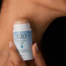 将图片加载到图库查看器，Tizo Mineral Stick Sunscreen SPF 45 Tinted TIZO Shop at Exclusive Beauty Club
